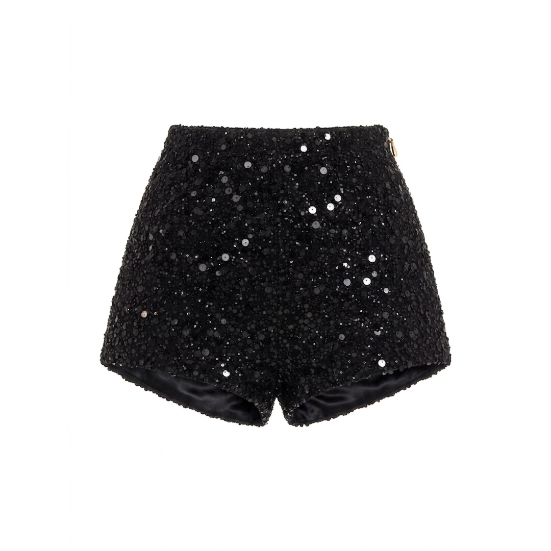 Women's bottoms collection featuring contemporary trousers and modern wardrobe essentials by YUMIS.