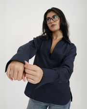 POPOVER SHIRT navy cotton poplin shirt showing open V neckline and cuff detail – YUMIS
